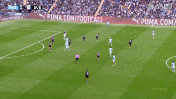 太强了!哈兰德5分钟内头顶脚踢连进两球,曼城2-0领跑  埃弗顿 太强了!哈兰德5分钟内头顶脚踢连进两球,曼城2-0领跑  埃弗顿