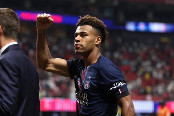 福将！在杜埃取得得分  的16场正式赛事  ，巴黎至今仍保持全胜