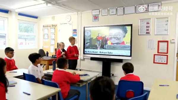 🎥❤️萨卡惊喜现身小学时期的母校