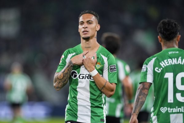 这没进？安东尼两轰世界波+9场5球2助，仍遭安帅无视落选巴西名单